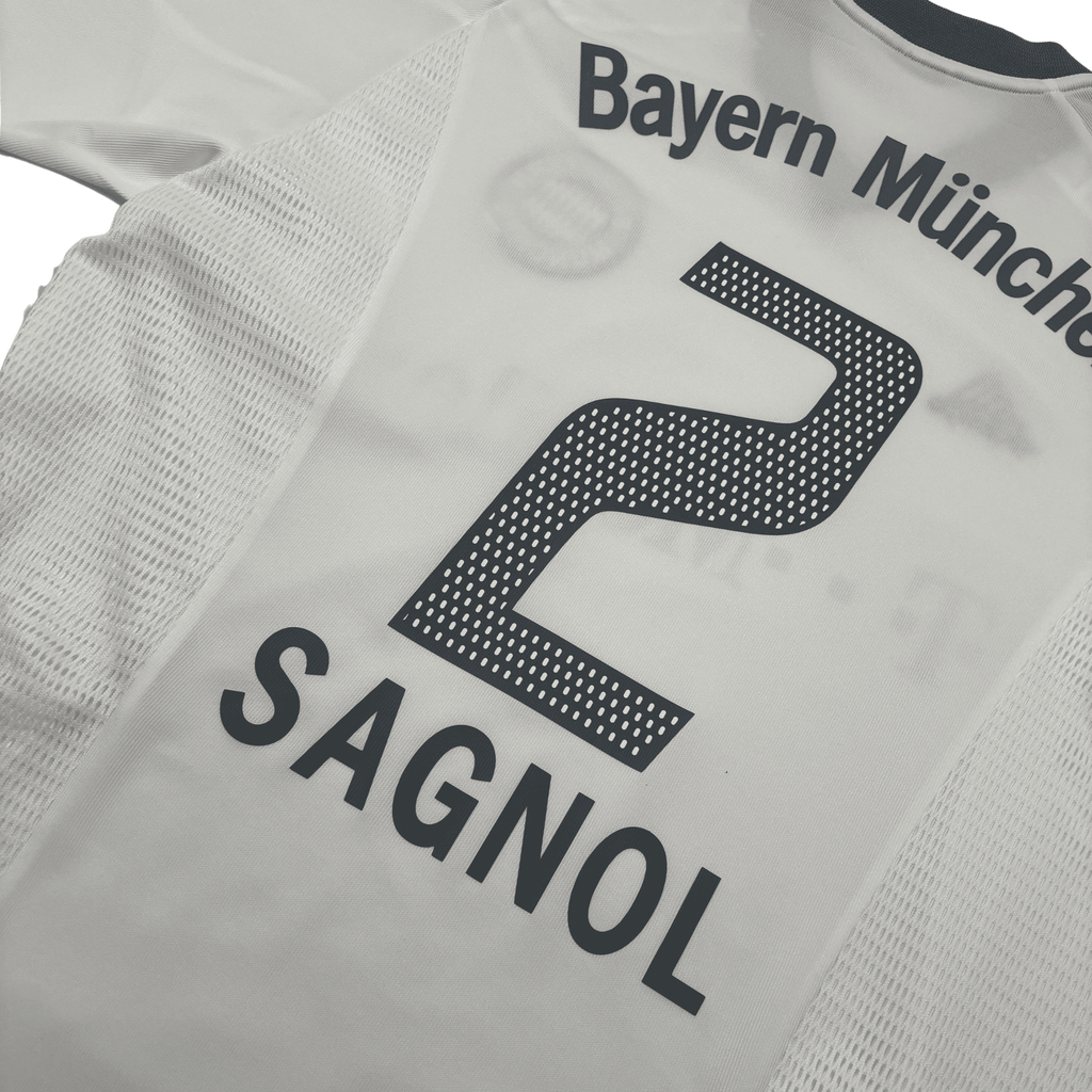 2002/04 - Bayern Munich - Extérieur - SAGNOL #2 (L)